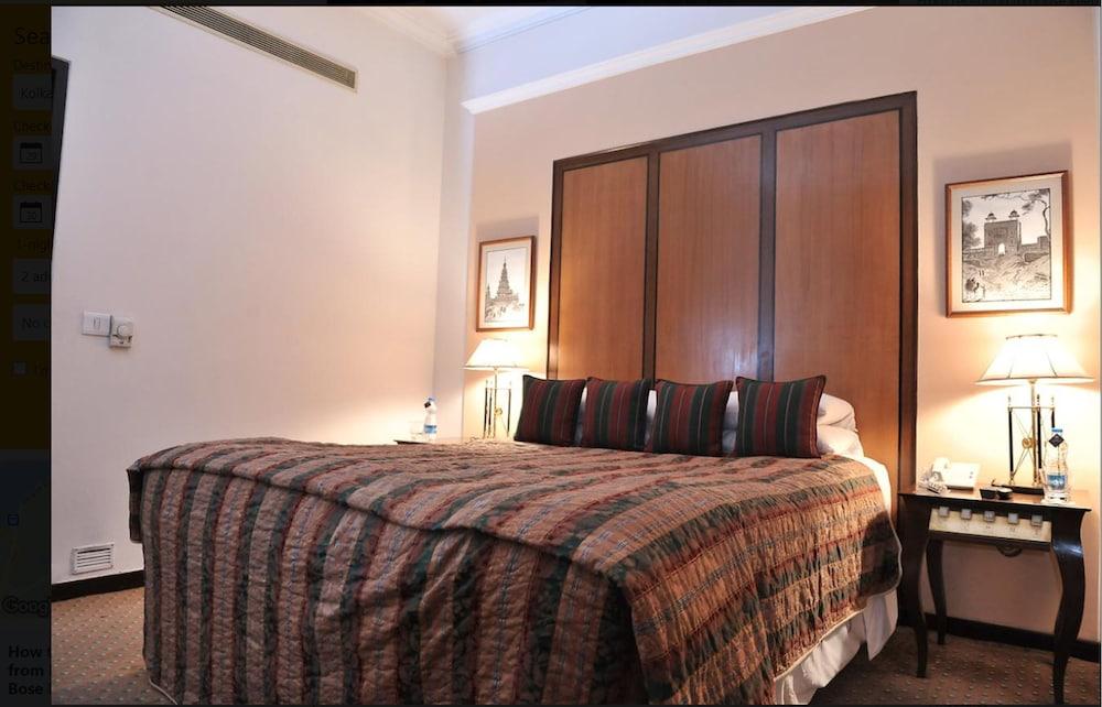 The Park Kolkata Hotel Kültér fotó A bedroom at the hotel