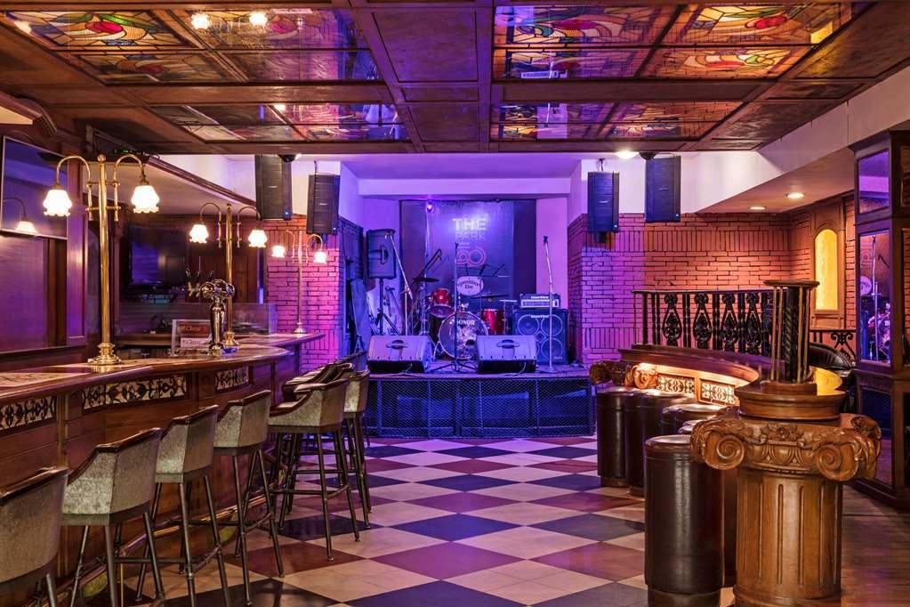 The Park Kolkata Hotel Étterem fotó The interior of the nightclub