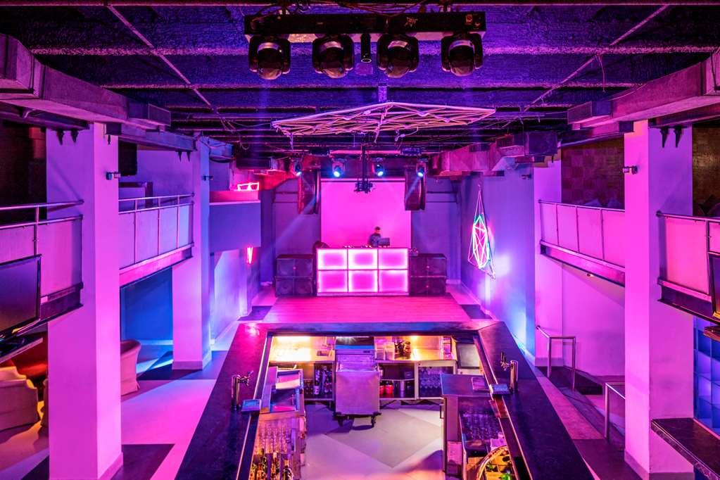 The Park Kolkata Hotel Étterem fotó The interior of Fabric nightclub