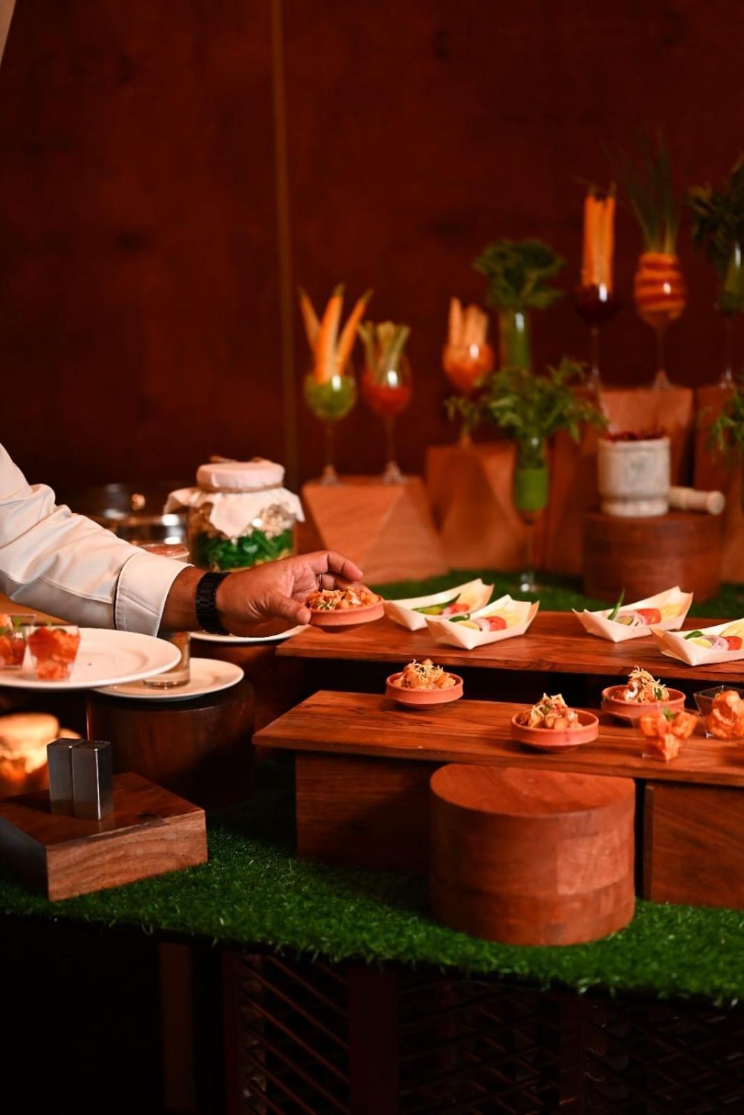 The Park Kolkata Hotel Kültér fotó A buffet at a hotel