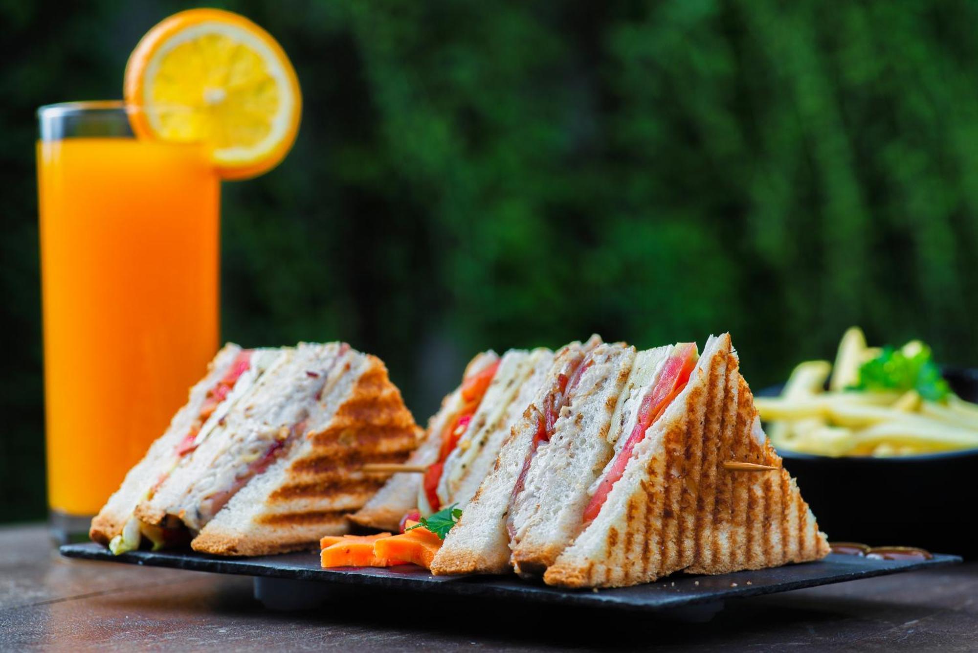 The Park Kolkata Hotel Kültér fotó A club sandwich