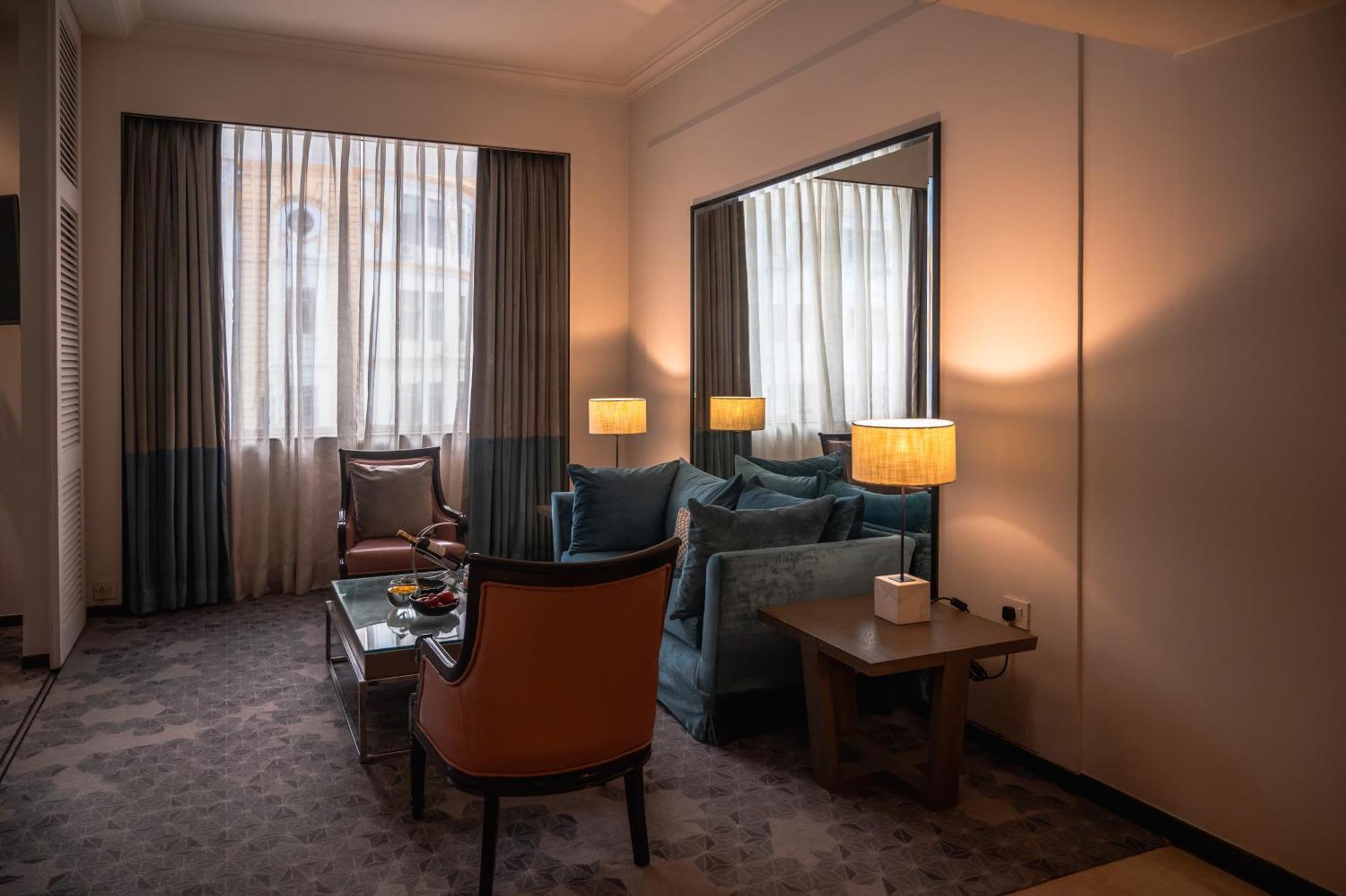 The Park Kolkata Hotel Kültér fotó A suite at the hotel